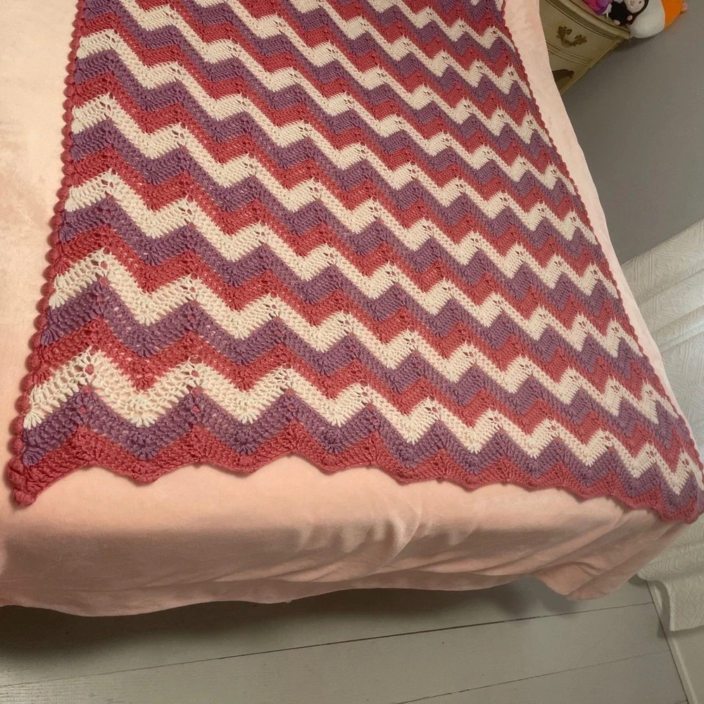 Vintage Handmade Afghan Crochet Blanket Chevron Pattern BOHO Retro Granny 54x78
